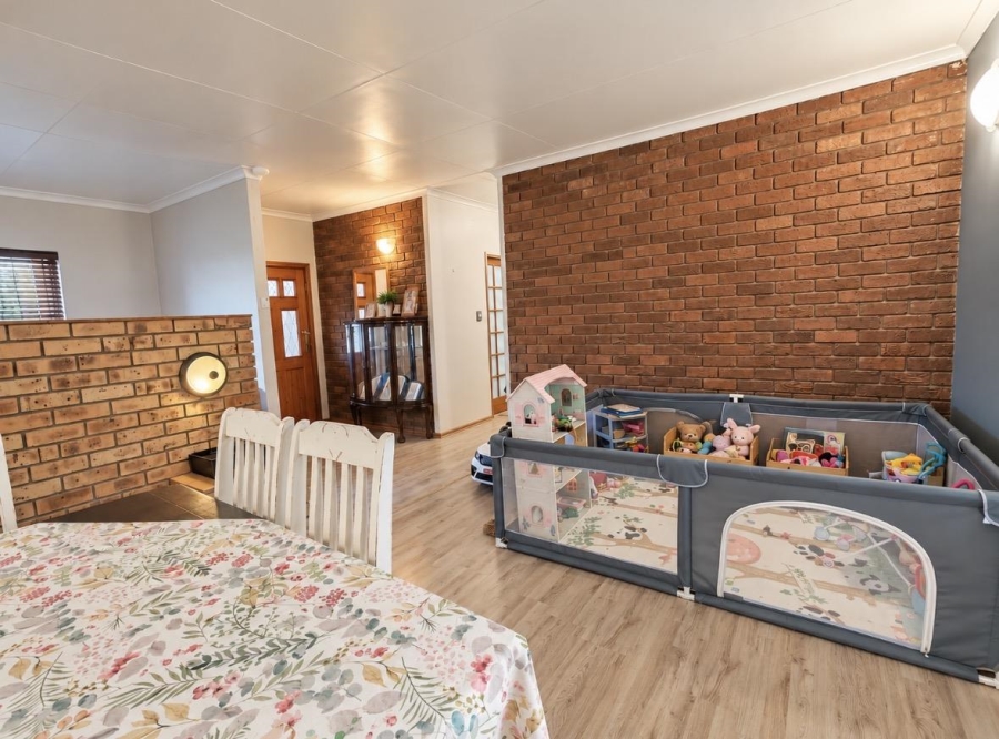 4 Bedroom Property for Sale in Pellissier Free State
